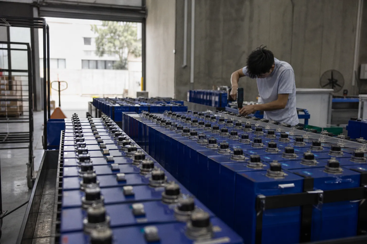 Malaysia's BESS Gambit: A New Hub for Global Energy Storage